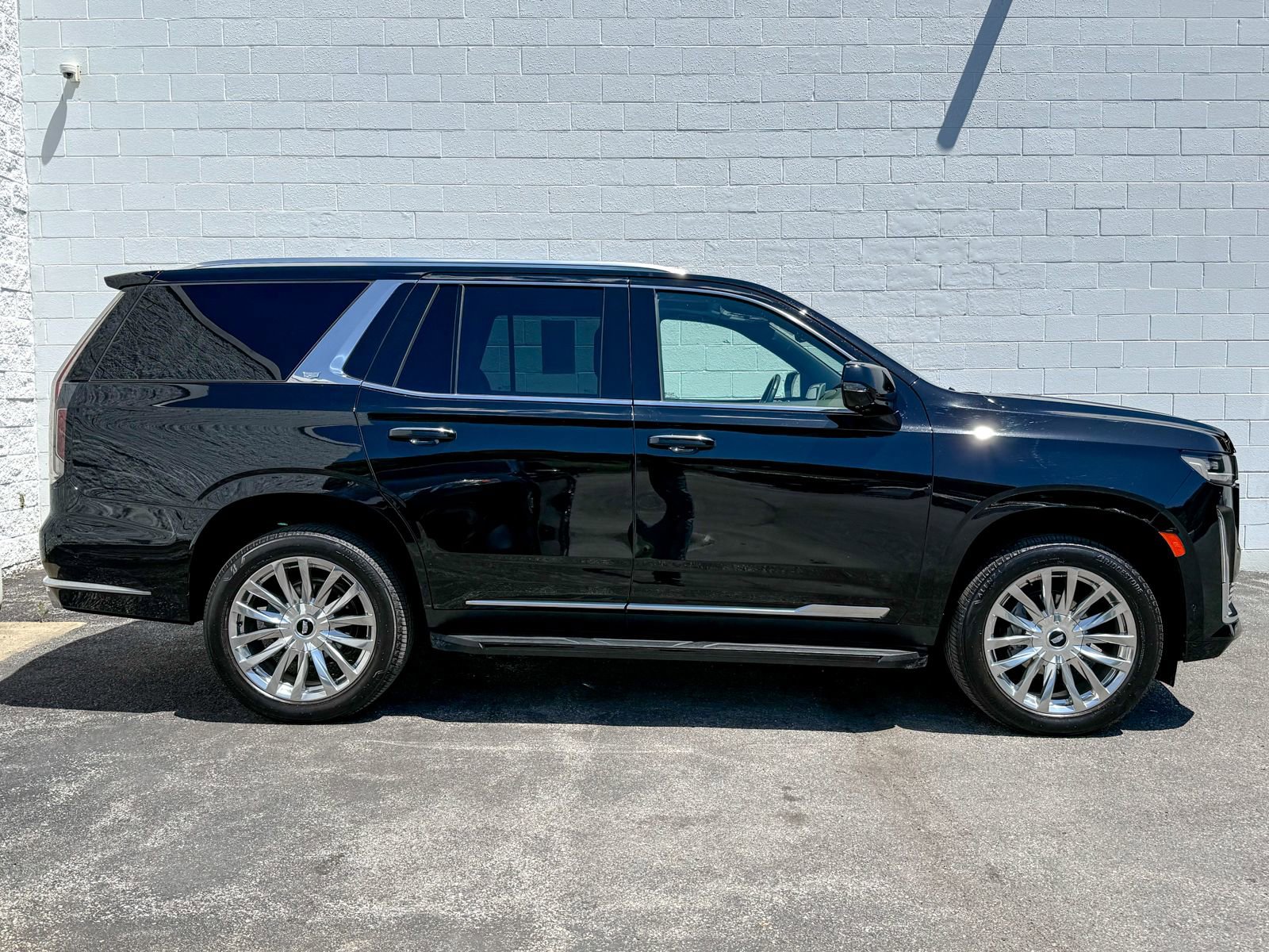Used 2021 Cadillac Escalade Premium Luxury AWD/4WD image 5