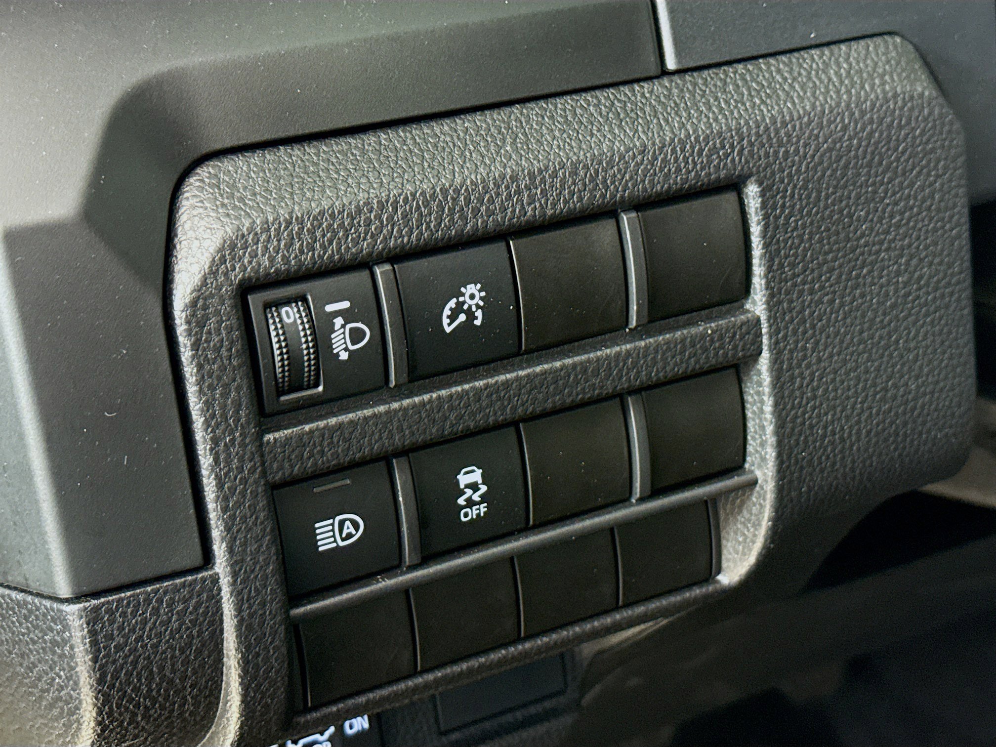 Used 2025 Toyota Tacoma SR image 9