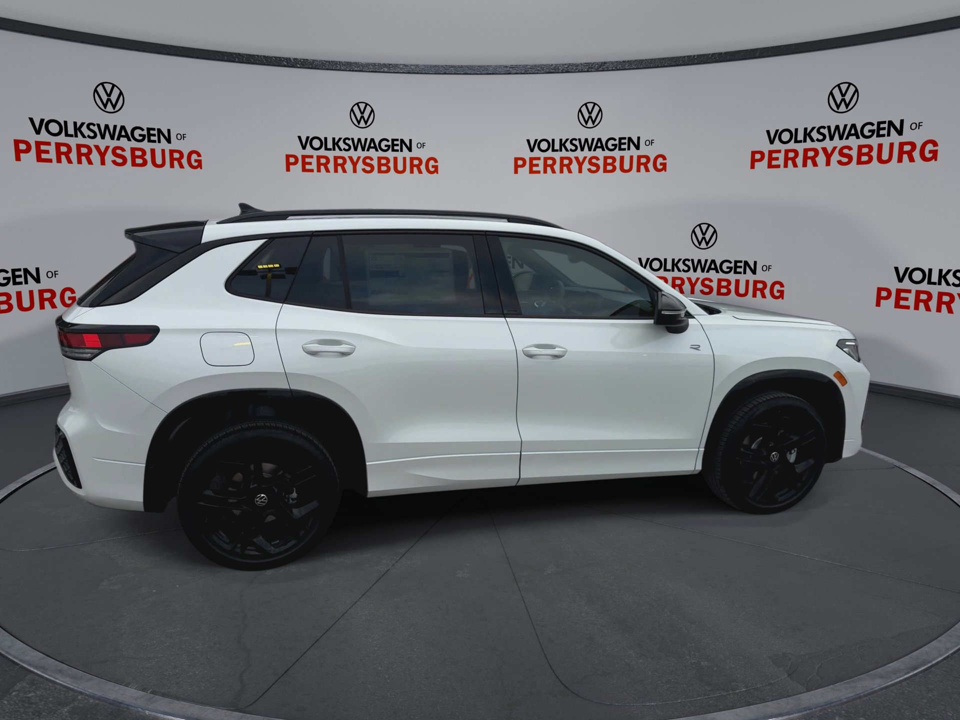 New 2026 Volkswagen Tiguan SE R-Line image 9