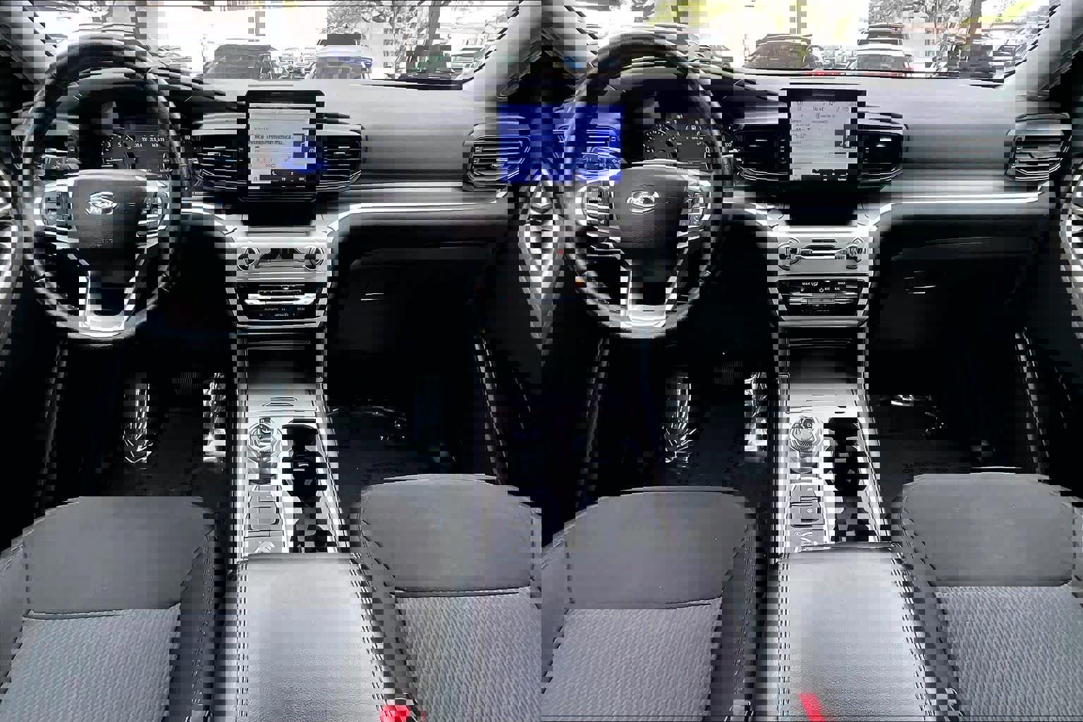 Used 2022 Ford Explorer XLT image 16