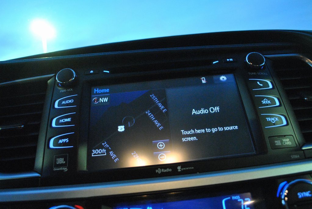 Used 2014 Toyota Highlander Limited image 26