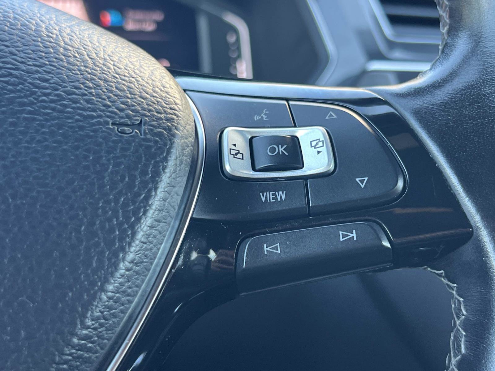 Used 2021 Volkswagen Tiguan SEL Premium R-Line image 10