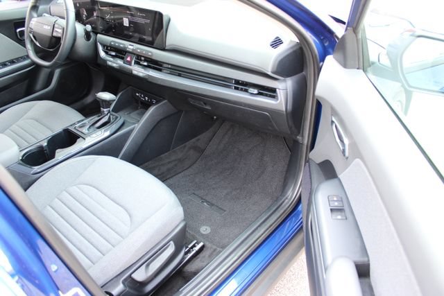 Used 2025 Kia K4 EX FWD image 38