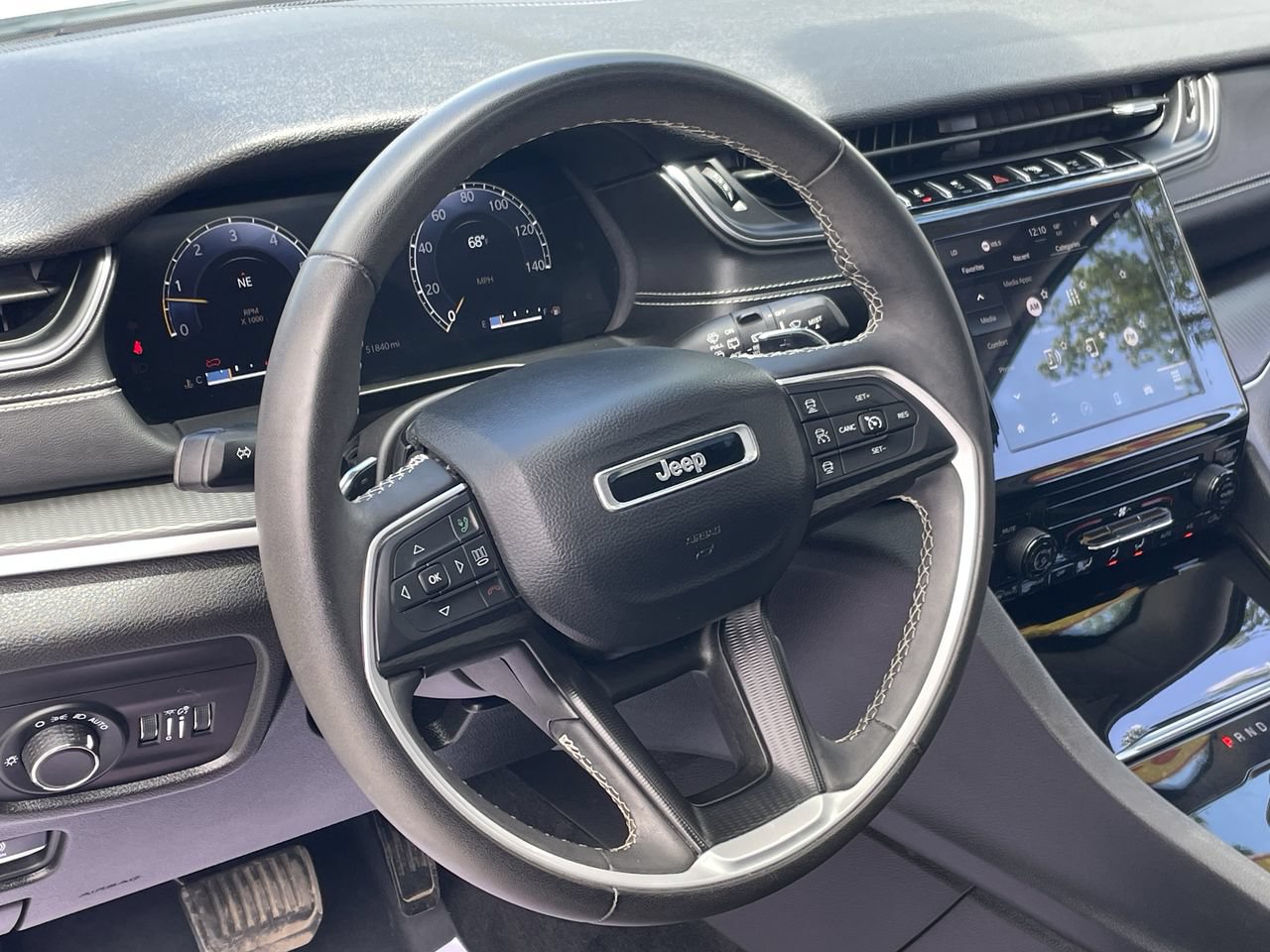 Used 2023 Jeep Grand Cherokee L Laredo AWD/4WD image 14