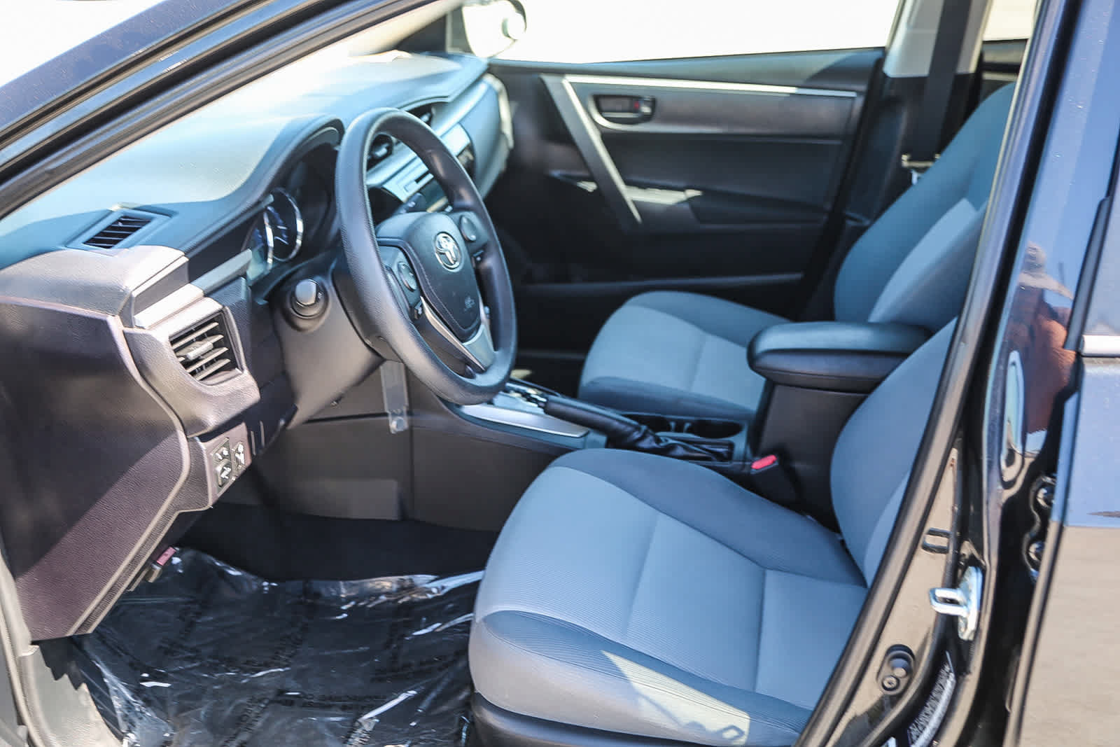 Used 2015 Toyota Corolla L FWD image 17