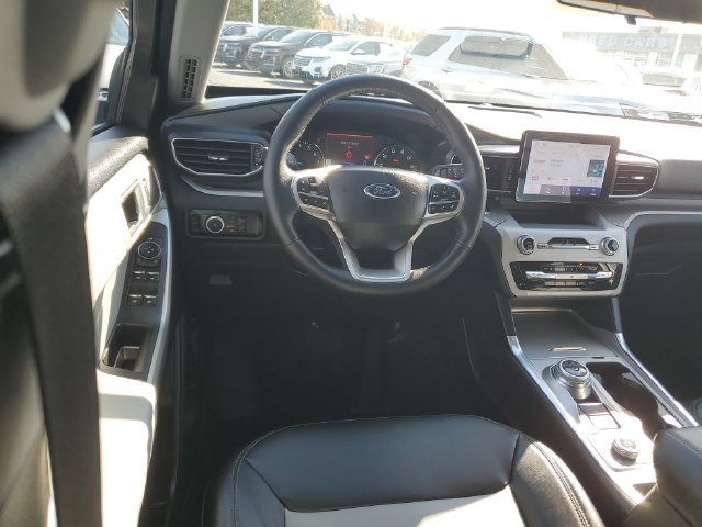 Used 2024 Ford Explorer XLT w/ Equipment Group 202A AWD/4WD image 12