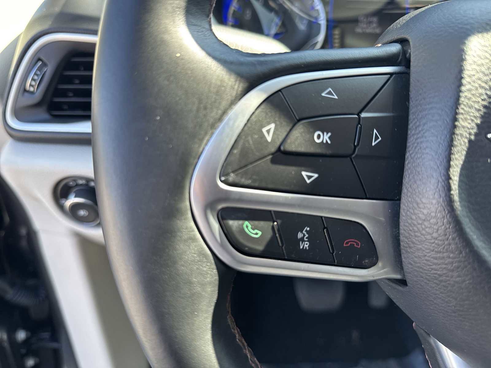Used 2017 Chrysler Pacifica Touring-L FWD image 23