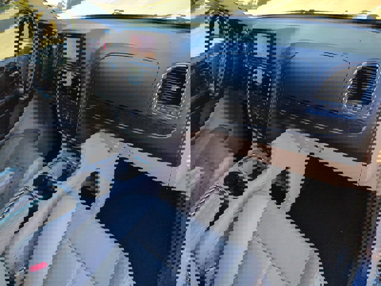 Used 2012 Chrysler Town & Country Limited image 26