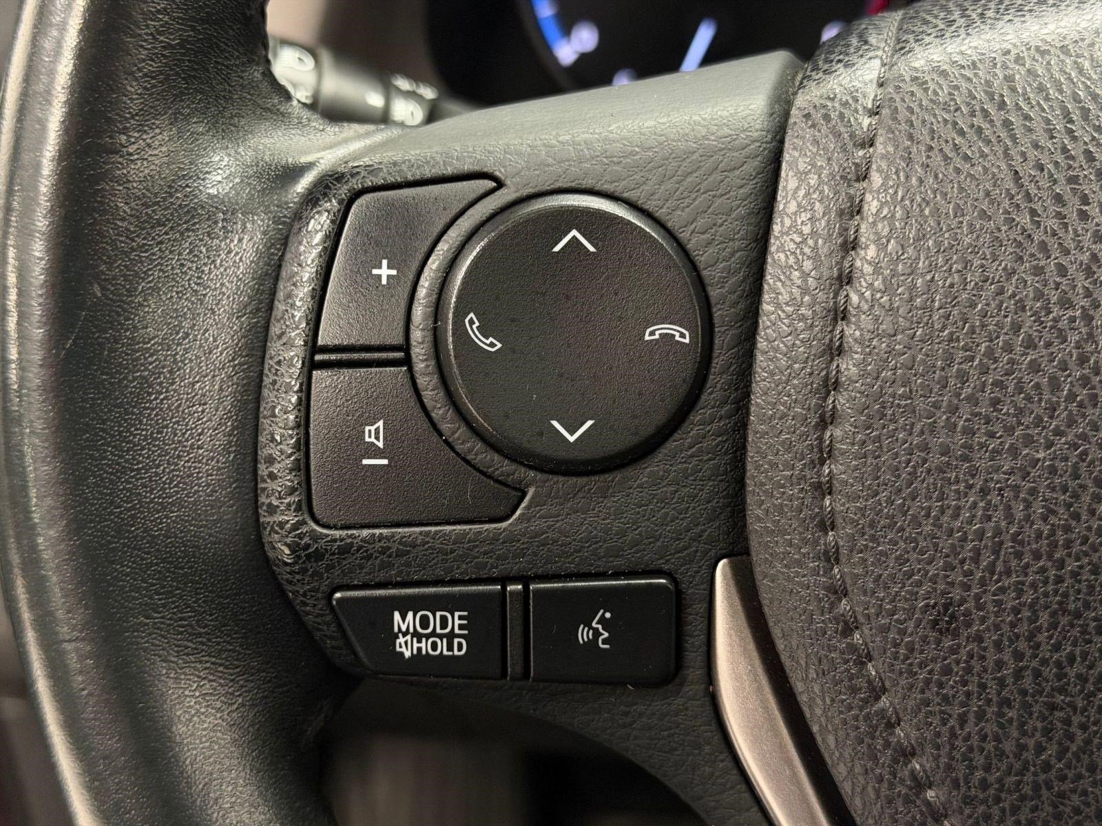 Used 2018 Toyota RAV4 XLE AWD/4WD image 14