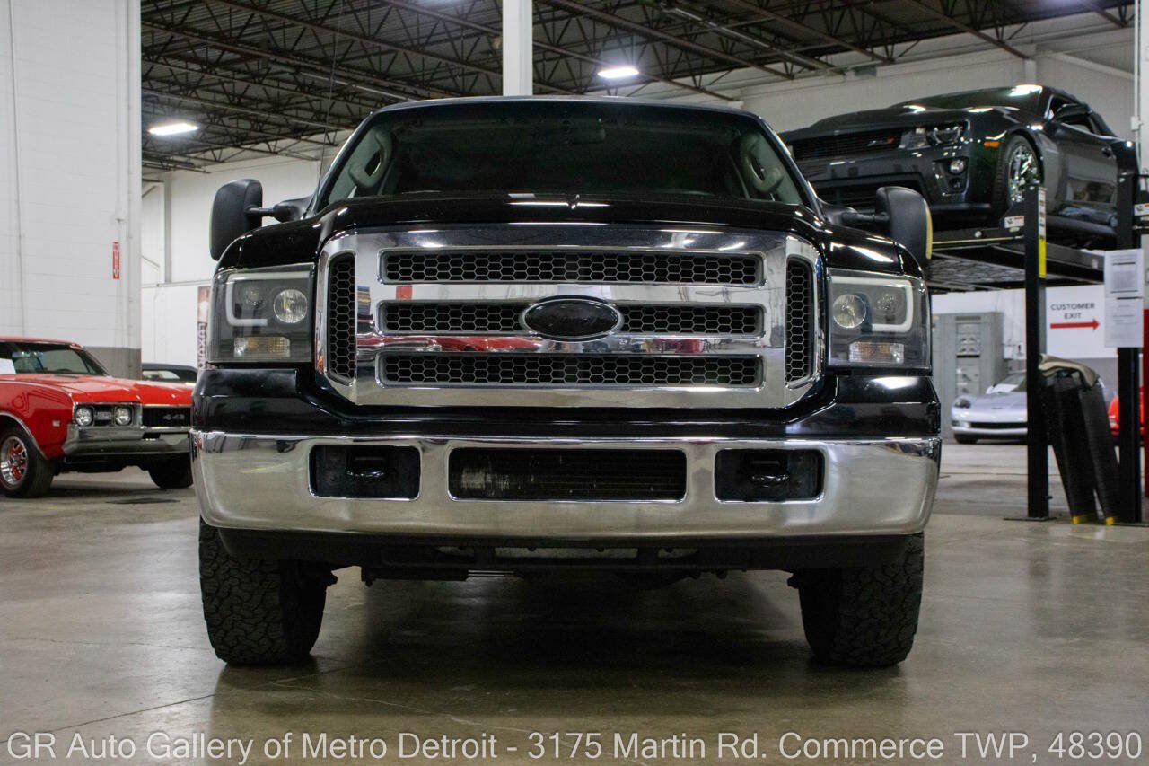 Used 2005 Ford Excursion XLT AWD/4WD image 12