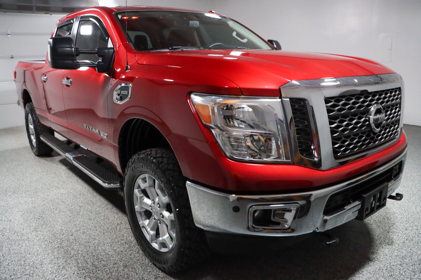 Used 2017 Nissan Titan SV AWD/4WD image 5