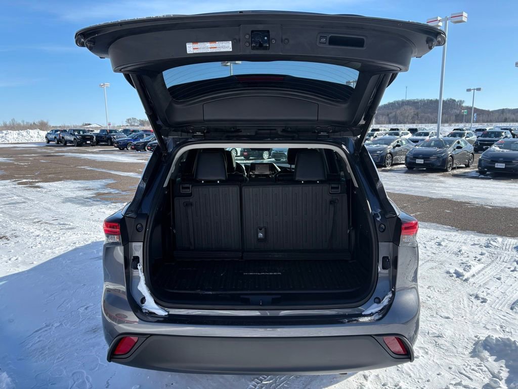 Certified 2021 Toyota Highlander XLE image 4