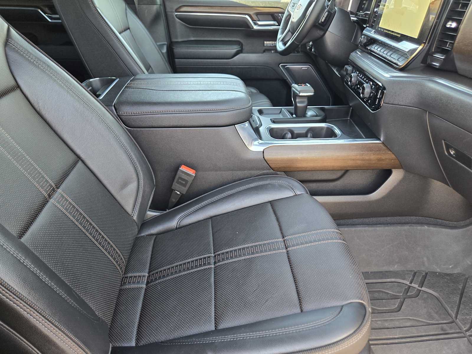 Used 2024 Chevrolet Silverado 1500 High Country w/ High Country Premium Package AWD/4WD image 15