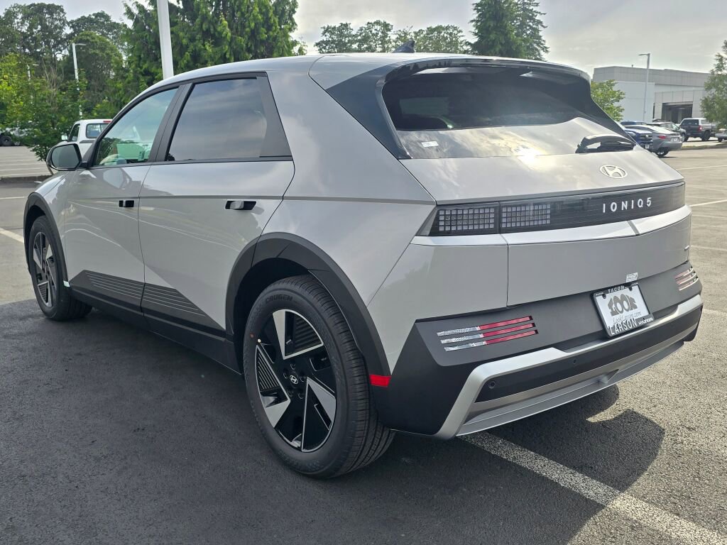 New 2025 Hyundai Ioniq 5 SE image 5