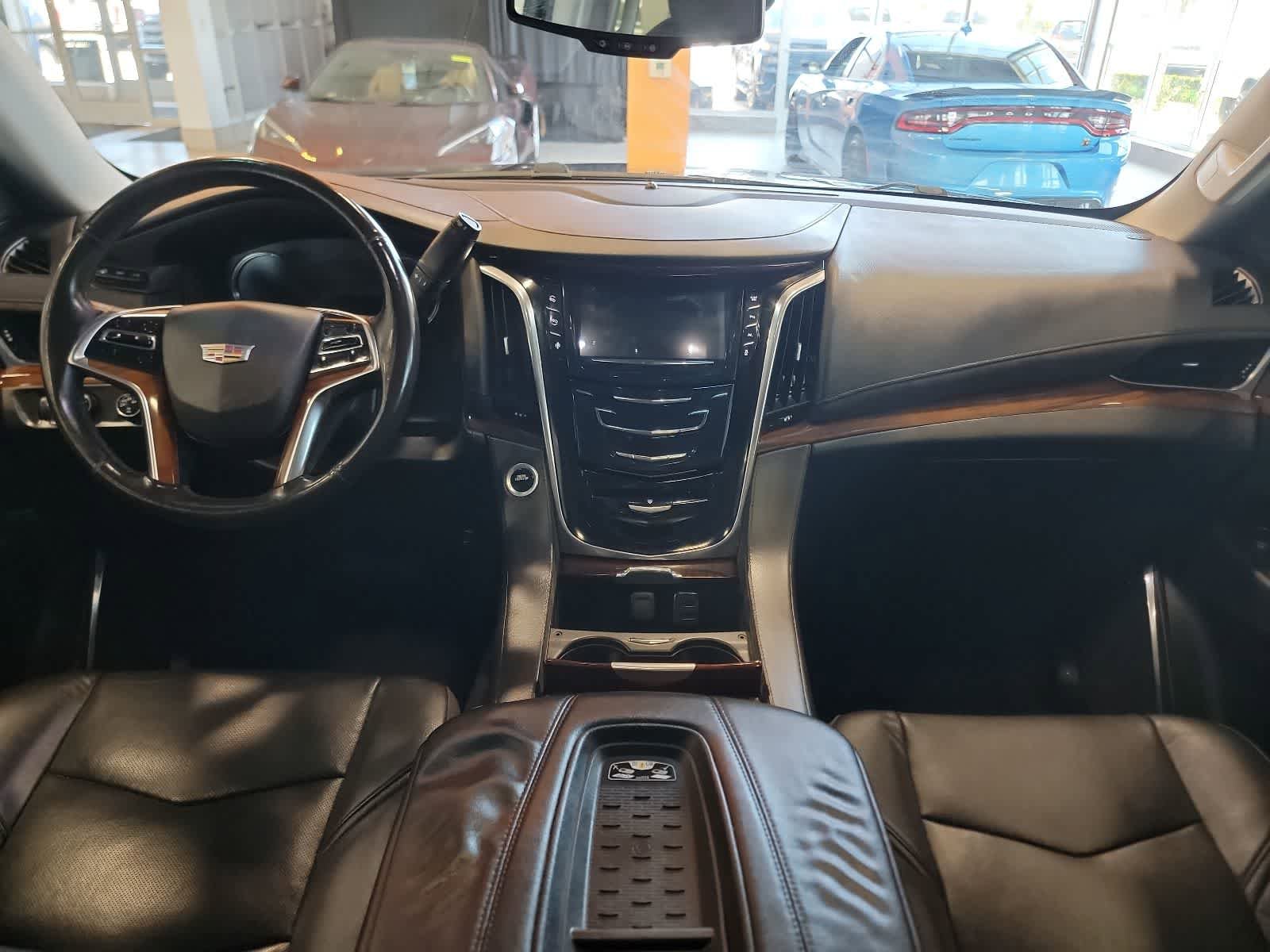 Used 2016 Cadillac Escalade Luxury AWD/4WD image 16