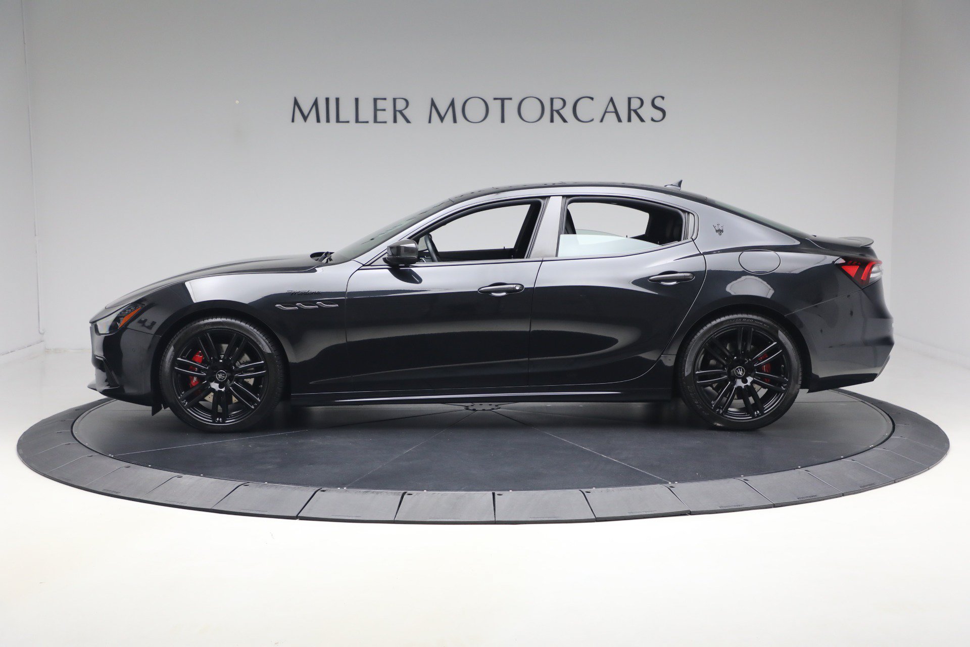 Certified 2023 Maserati Ghibli Modena Q4 AWD/4WD image 3