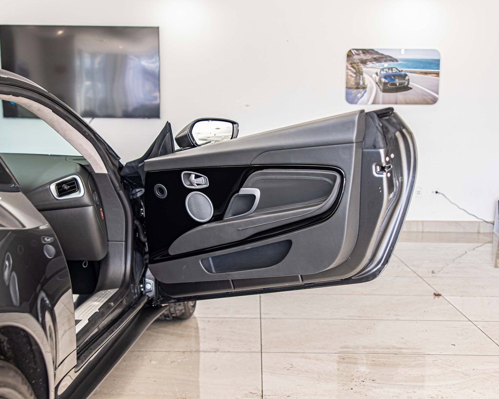 Used 2020 Aston Martin DB11 Coupe image 29