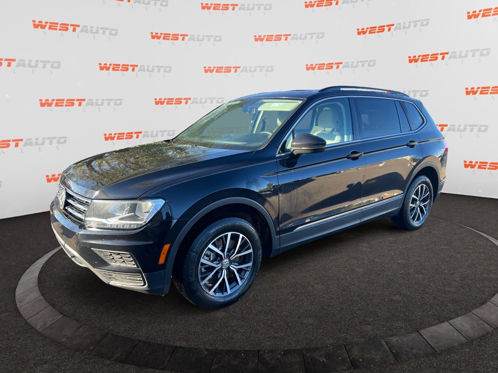 Used 2020 Volkswagen Tiguan SE w/ Panoramic Sunroof Package
