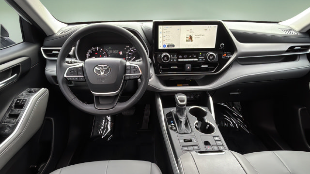 Used 2026 Toyota Highlander XLE AWD/4WD image 10
