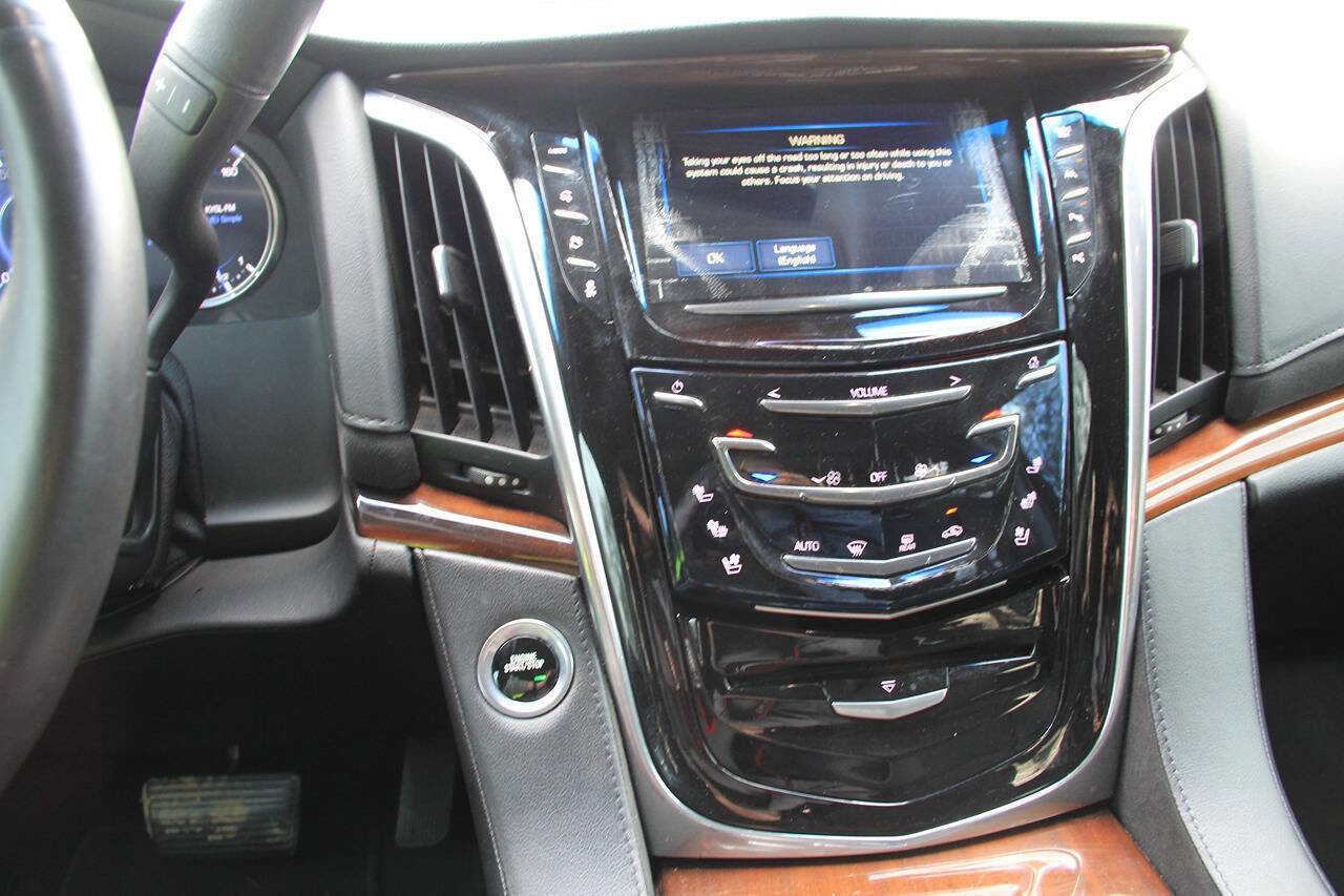 Used 2017 Cadillac Escalade Luxury AWD/4WD image 24