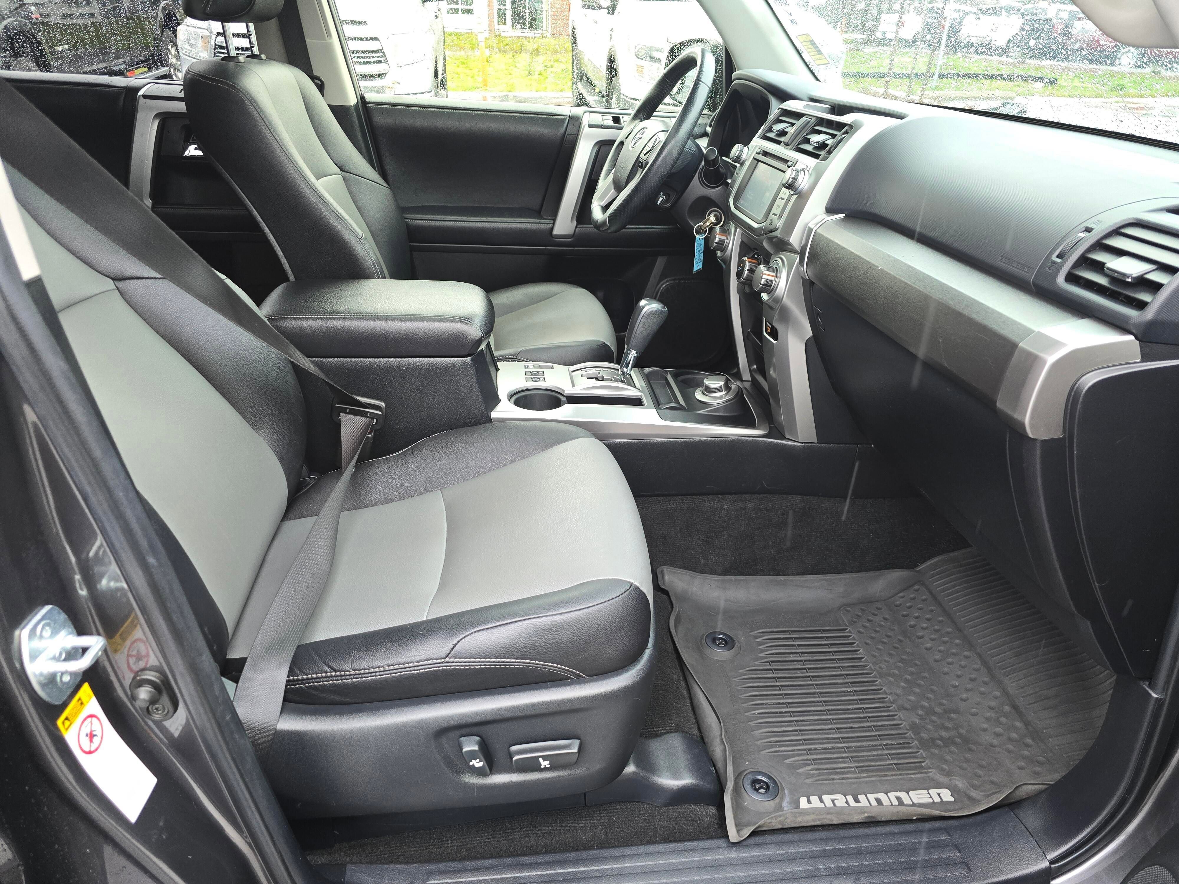 Used 2017 Toyota 4Runner SR5 Premium image 34