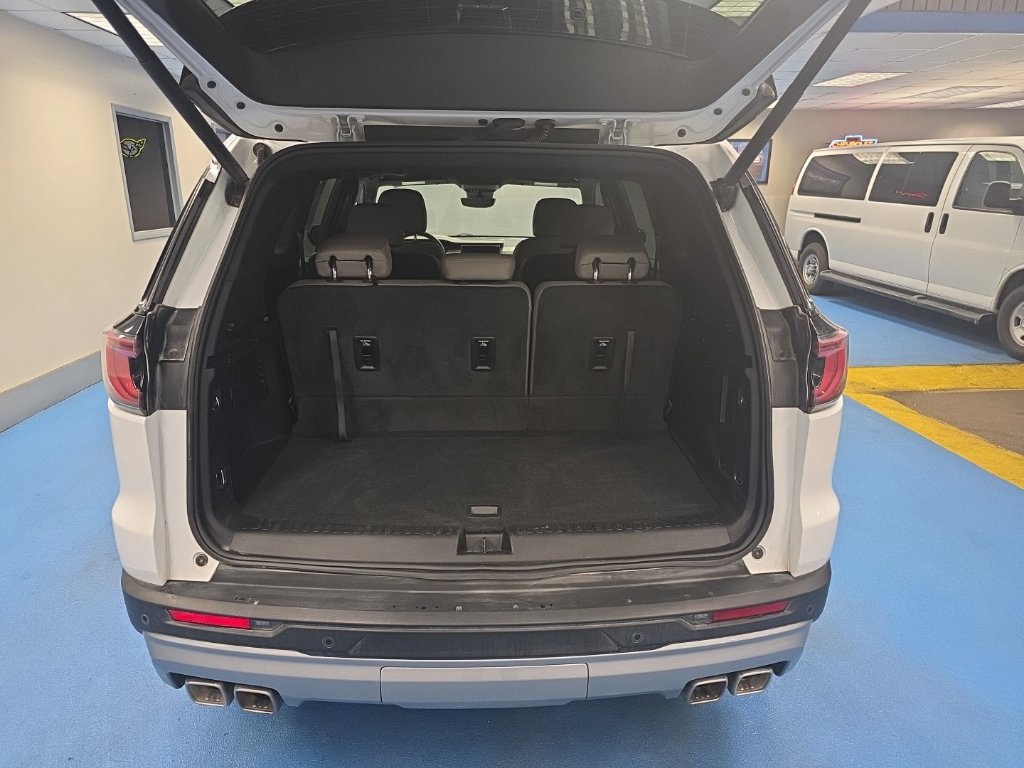 Certified 2026 GMC Acadia Elevation w/ Elevation Premium Package FWD image 11