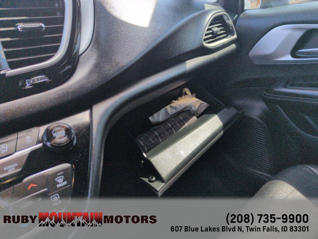 Used 2020 Chrysler Pacifica Touring-L Plus FWD image 22