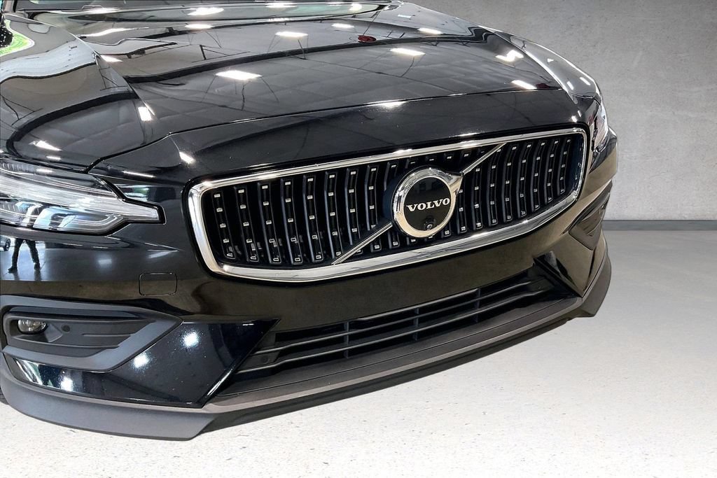 Certified 2025 Volvo V60 B5 Cross Country Plus AWD/4WD image 34