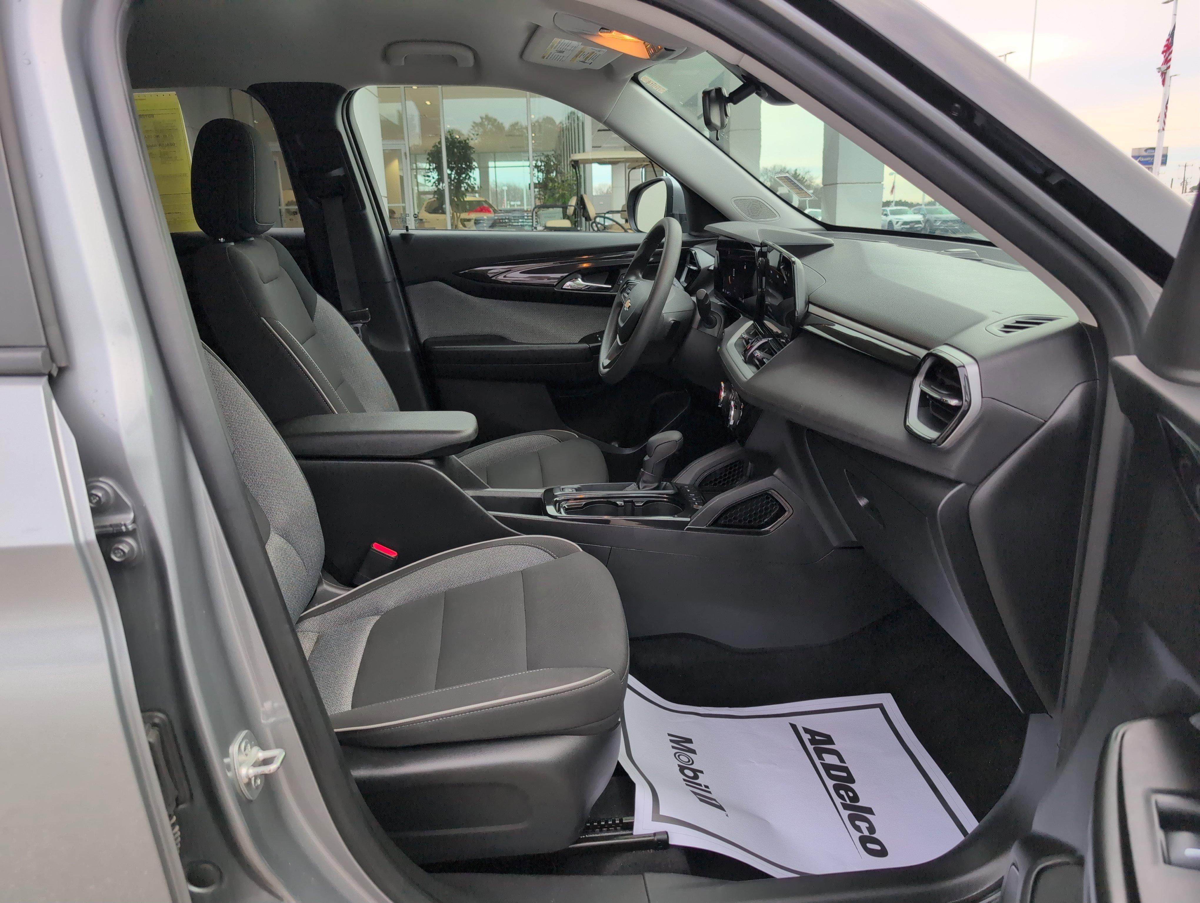 Used 2025 Chevrolet TrailBlazer LT image 29