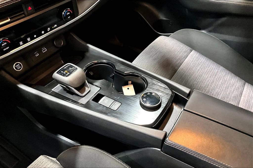 Used 2023 Nissan Rogue SV image 18