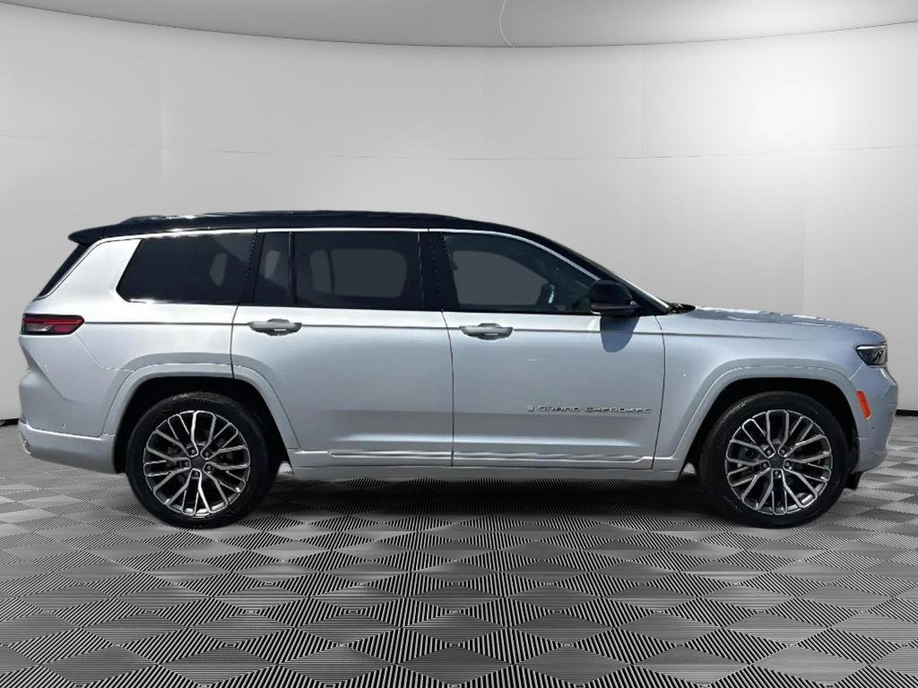 Used 2024 Jeep Grand Cherokee L Summit AWD/4WD image 6