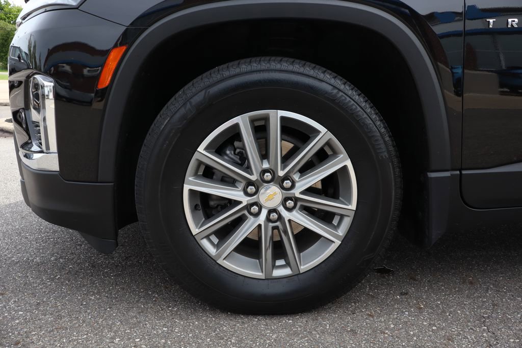 Used 2023 Chevrolet Traverse LT FWD image 28