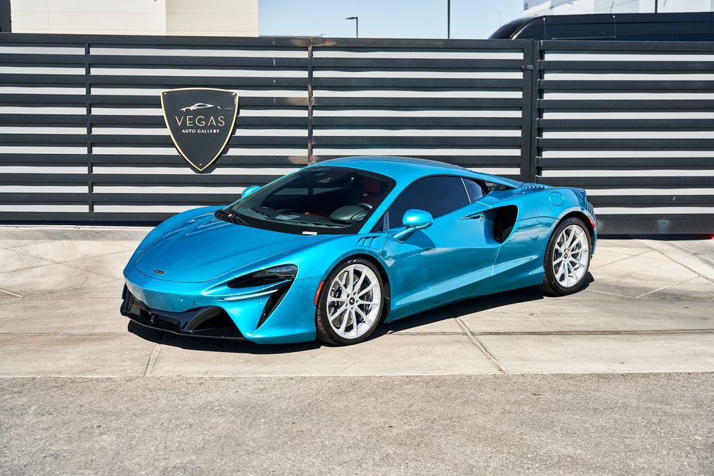 Used 2024 McLaren Artura RWD image 2