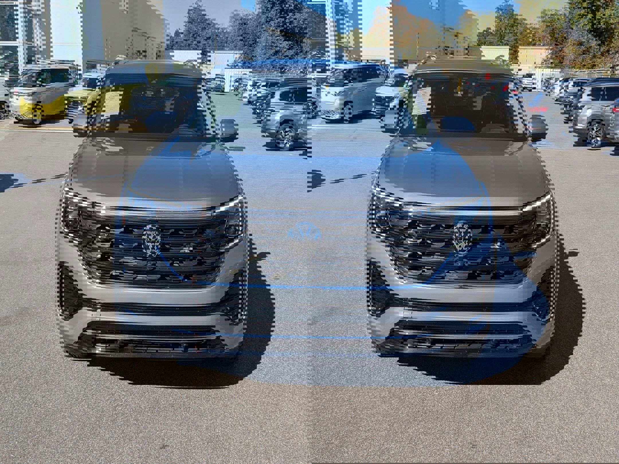 Used 2025 Volkswagen Atlas SEL Premium R-Line image 8