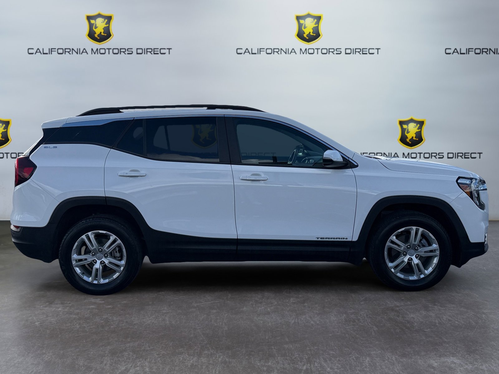 Used 2023 GMC Terrain SLE w/ Driver Convenience Package image 6