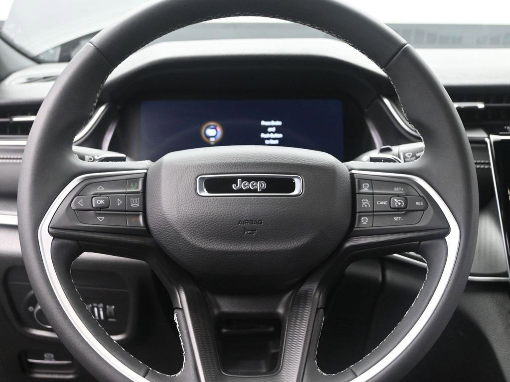 Used 2024 Jeep Grand Cherokee Laredo AWD/4WD image 28