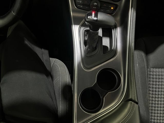 Used 2016 Dodge Challenger SXT RWD image 21