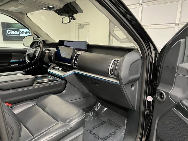 Used 2025 Ford Expedition Platinum image 56