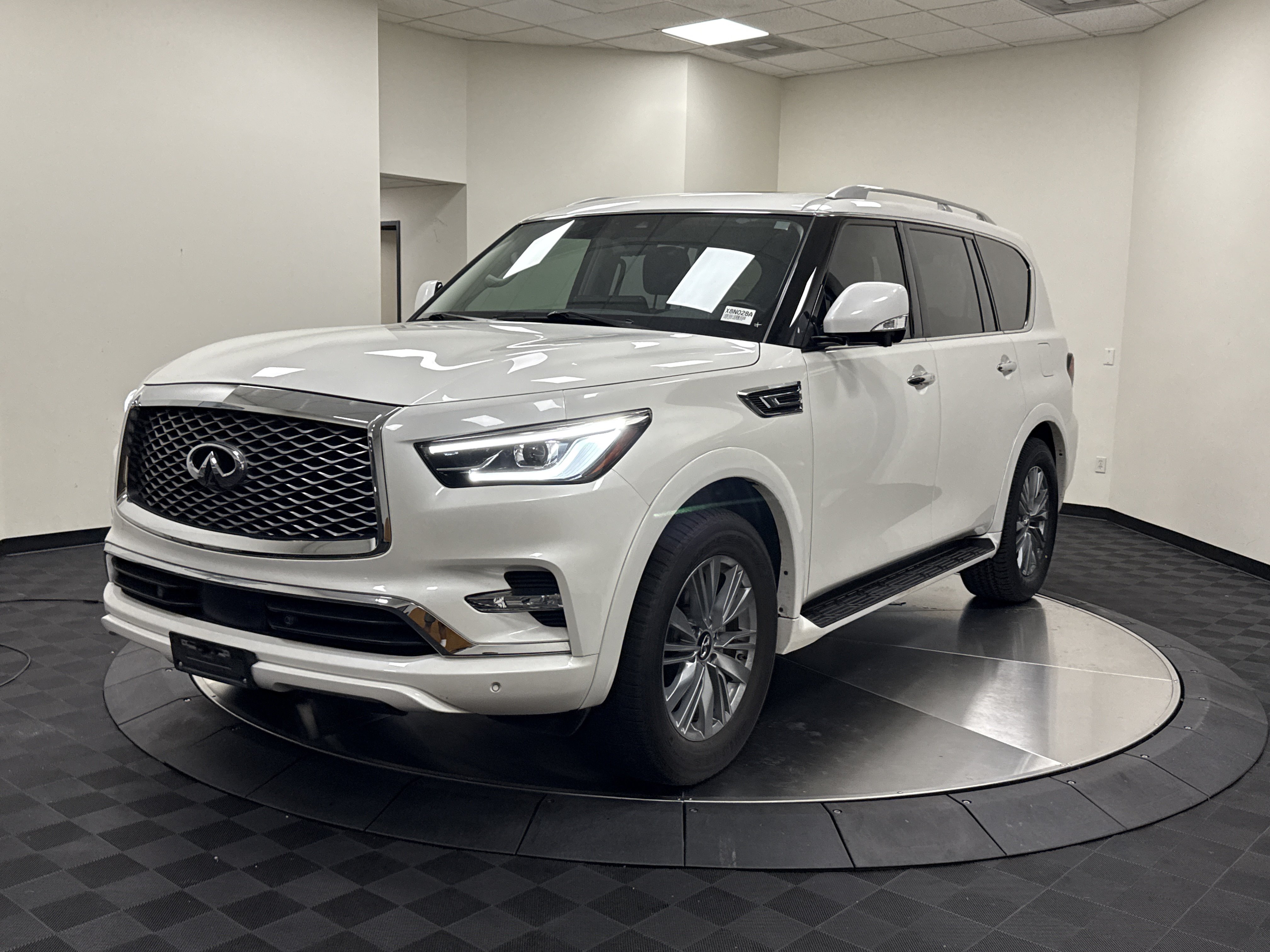 Certified 2024 INFINITI QX80 Luxe w/ Cargo Package RWD image 4