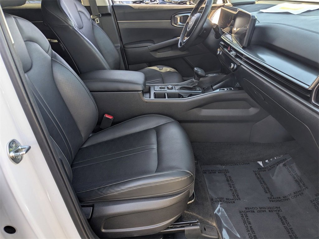 Used 2024 Kia Sorento S image 31