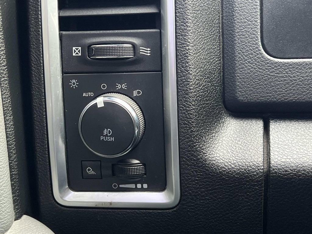 Used 2018 RAM 1500 SLT AWD/4WD image 25