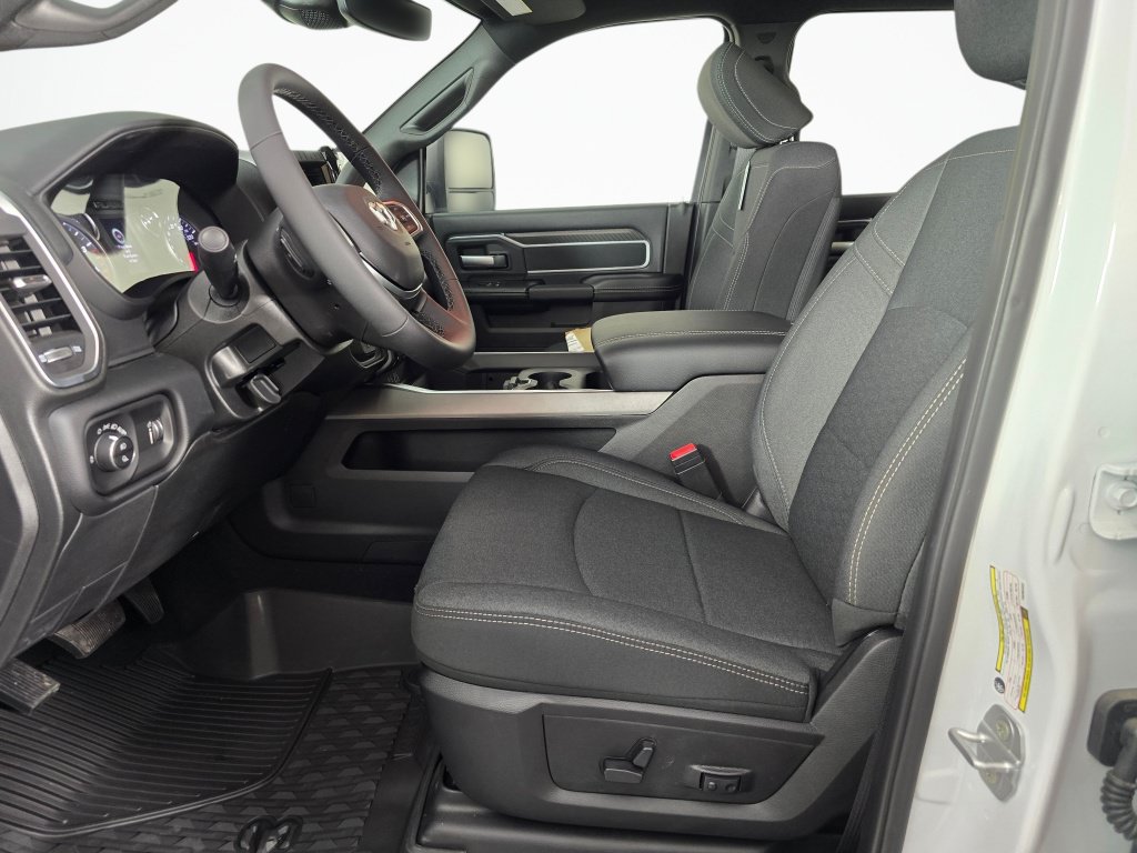 New 2026 RAM 3500 Big Horn AWD/4WD image 19