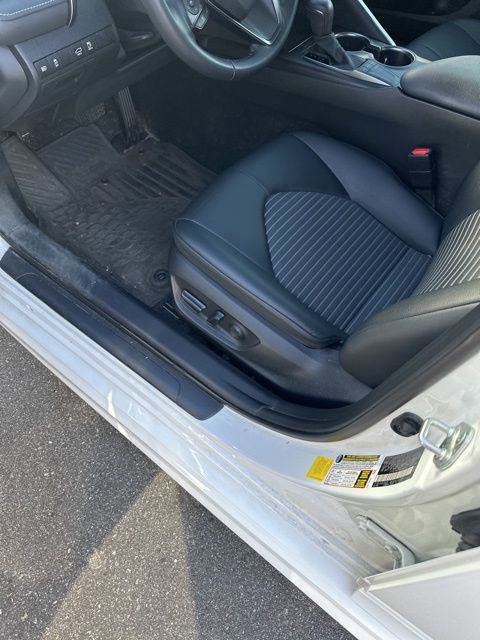 Used 2023 Toyota Camry SE image 9