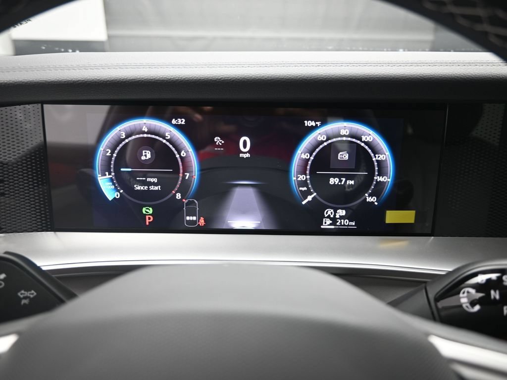 Used 2025 Volkswagen Tiguan SE FWD image 10