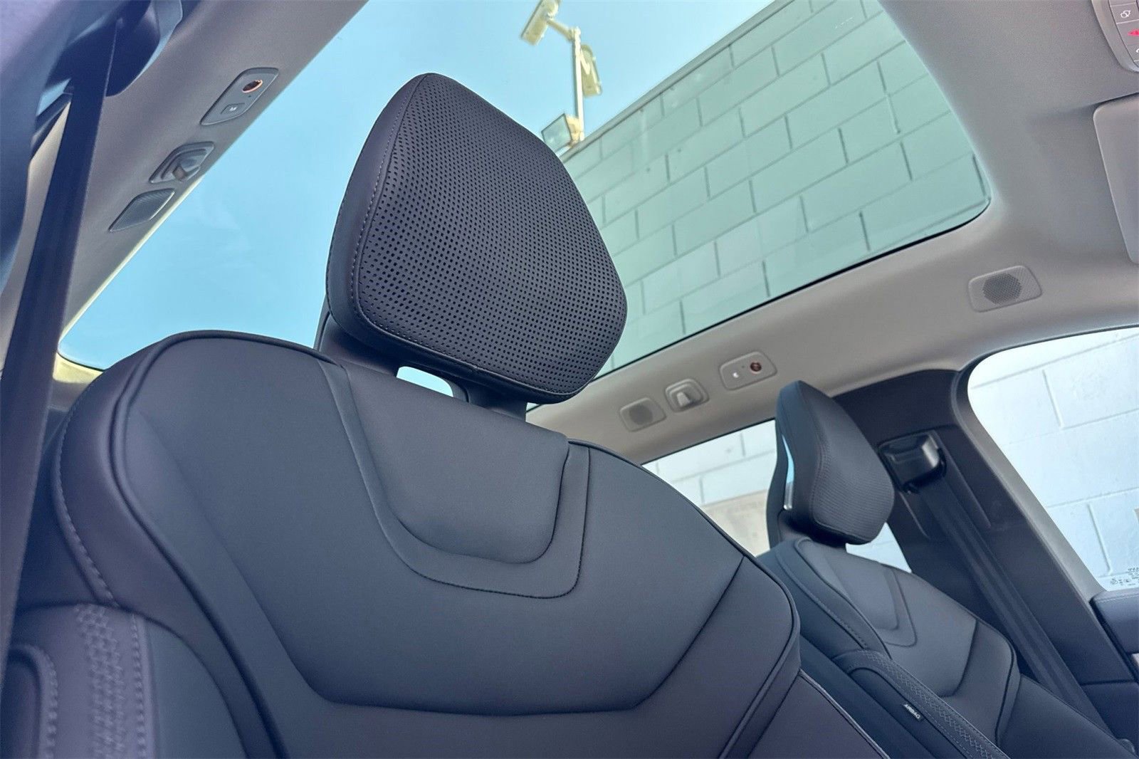 New 2025 Volvo EX90 Ultra image 17