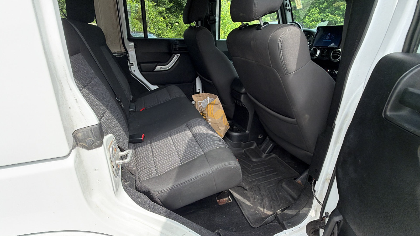 Used 2011 Jeep Wrangler Unlimited Sahara AWD/4WD image 21