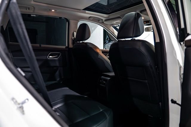 Used 2021 Nissan Rogue SV w/ Premium Package image 15