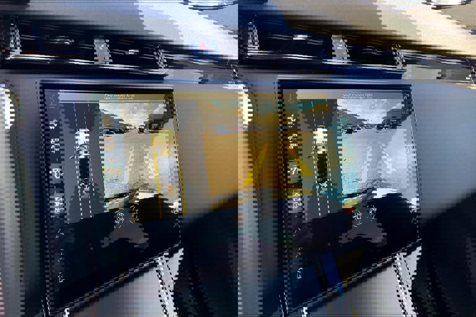 Used 2025 Land Rover Range Rover Velar Dynamic SE image 24