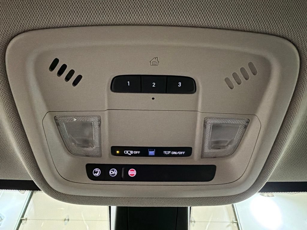 Used 2018 Chevrolet Traverse LT FWD image 26
