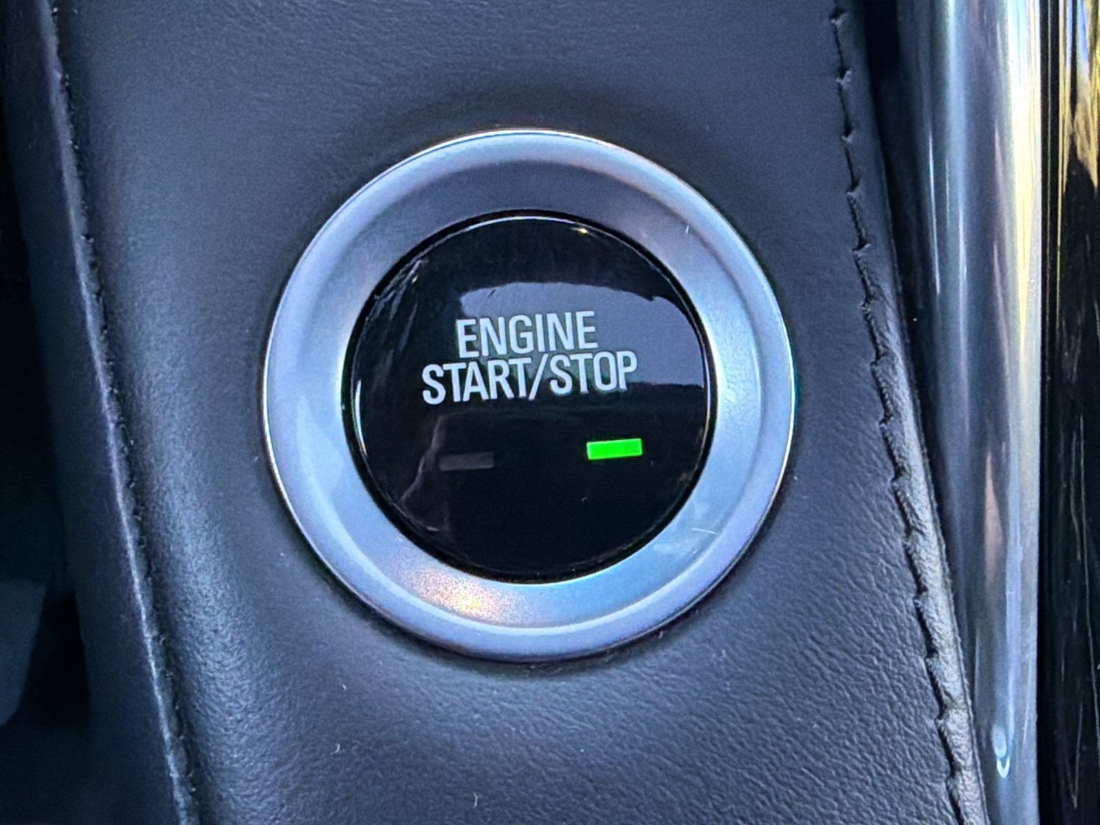 Used 2019 Cadillac Escalade ESV Platinum AWD/4WD image 18
